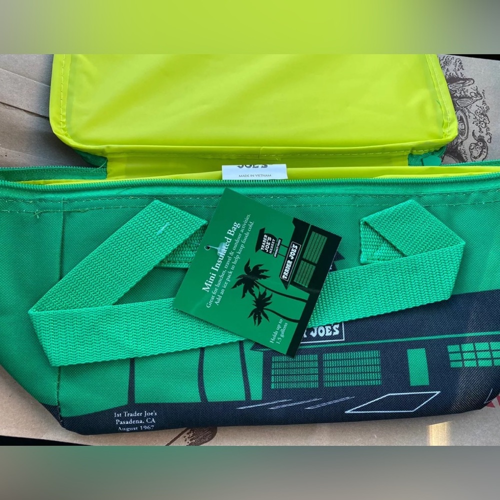 NEW TRADER JOE'S LIMITED EDITION MINI INSULATED TOTE LUNCH BAG Green